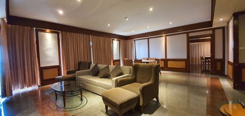 Royal Suite, 2 Bedrooms, Sea View | Living room | 29-inch TV with cable channels