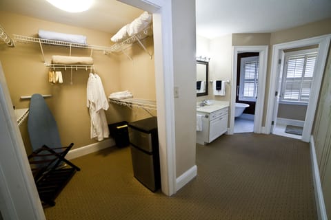 Studio Suite | In-room safe, soundproofing, iron/ironing board, free WiFi