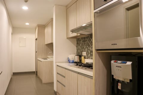 Apartment, 3 Bedrooms | Private kitchen | Fridge, stovetop, cookware/dishes/utensils