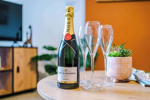 The spacious living space benefits from 2 sofas, a 40-inch smart TV and plenty of space to sit down and relax.