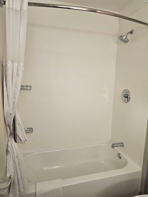 Double Room | Bathroom | Bathtub, towels