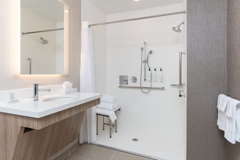 Studio, 2 Queen Beds | Bathroom | Bathtub, towels