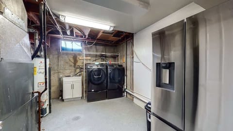 The unit is equipped with a washer and dryer, offering added convenience for longer stays. You’ll have everything you need to keep your clothes fresh and clean, right at your fingertips.