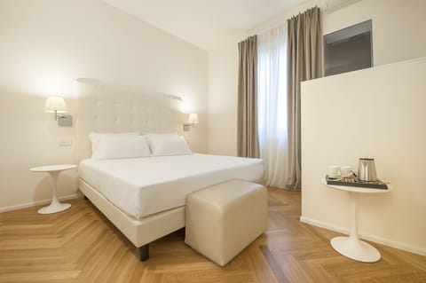 Classic Double or Twin Room, 1 Bedroom | Minibar, in-room safe, desk, soundproofing