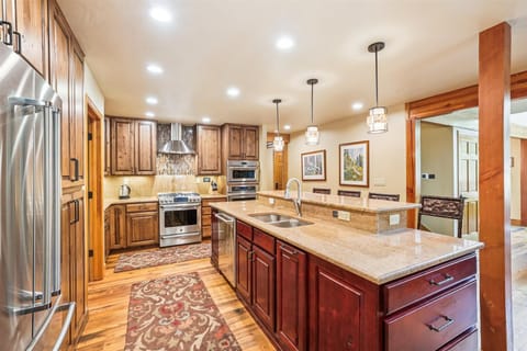 Kitchen - Friendly Fox Chalet - Breckenridge Vacation Rental