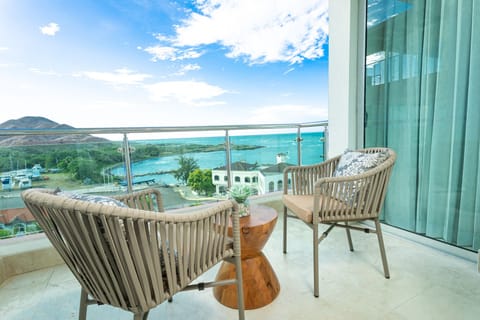 Luxury Condo, 1 King Bed with Sofa bed, Ocean View | Tempur-Pedic beds, individually decorated, individually furnished, desk