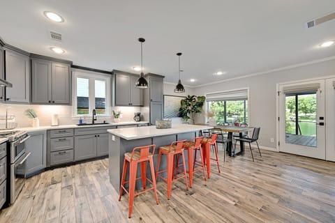 The kitchen offers a breakfast bar and seating for 8 at the dining table