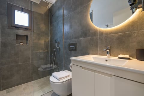 Standard Room | Bathroom | Shower, rainfall showerhead, hair dryer, slippers