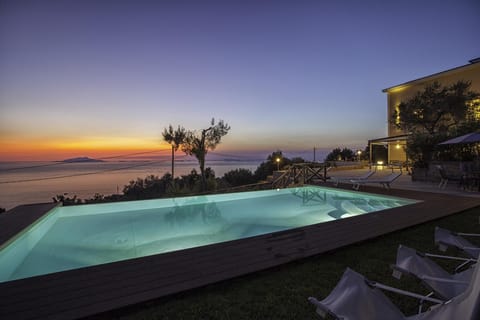 Villa, Smoking | 4 bedrooms, desk, WiFi