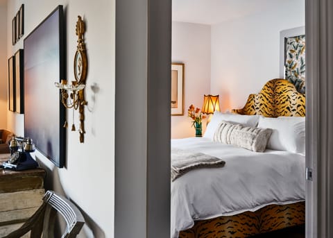 Luxury Apartment (Priscilla) | Egyptian cotton sheets, premium bedding, down comforters, pillowtop beds