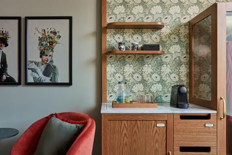 Standard Room, 1 King Bed | Room amenity