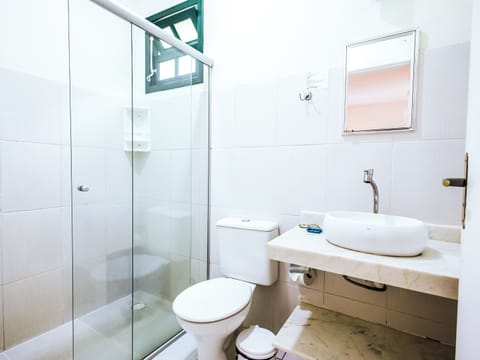 Standard Room | Bathroom | Shower, rainfall showerhead, free toiletries, towels