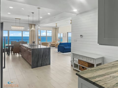 Emerald Towers West #6004