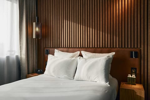 Comfort Double Room | Premium bedding, Select Comfort beds, in-room safe, laptop workspace