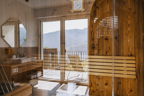 2-Bedroom Panorama Suite with Sauna | Bathroom | Hair dryer, bathrobes, slippers, towels