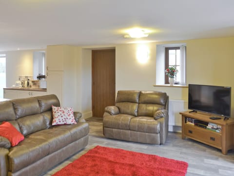 Spacious lounge | Rhiwal Kitty - Trehwfa Cottages, Bodedern, near Holyhead
