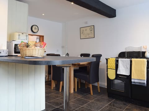 Kitchen / diner | Three Batch Cottages, Chaddesley Corbett, near Bromsgrove