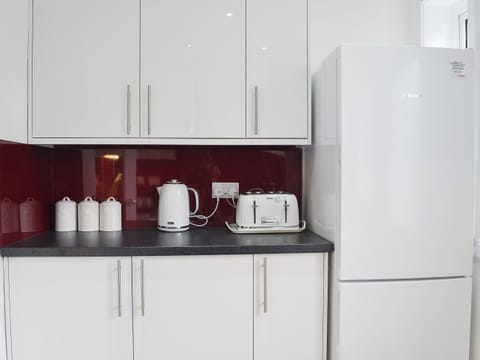 Chic contemporary fitted kitchen | Rocky Mountain View, Glencoe