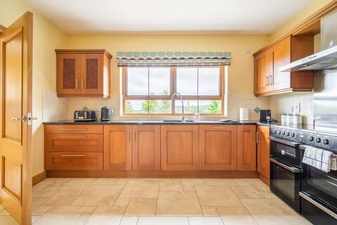 Kitchen to Utility Room