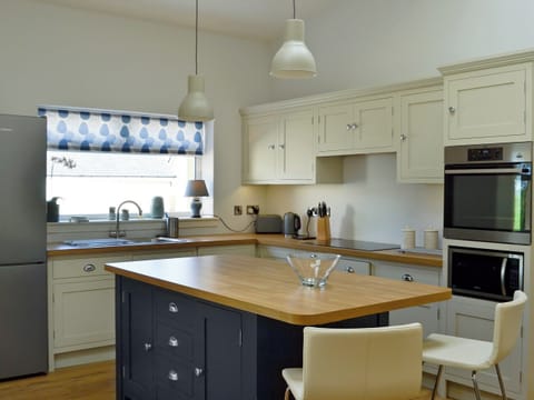 Spacious kitchen/dining area | Yonderton McGill Cottage - Yonderton Farm, Dalrymple, near Ayr