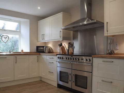 Well appointed kitchen | Craigmuick Cottage, Aberfoyle
