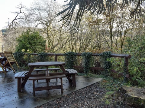 Sitting out area | Craigmuick Cottage, Aberfoyle