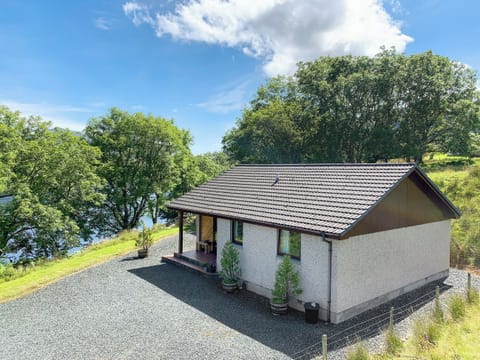 Lovely lochside holiday cottage | The Narrows, Poolewe, near Gairloch