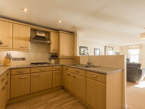 Compact yet well equipped kitchen area | 13 Great Cliff - Great Cliff, Dawlish