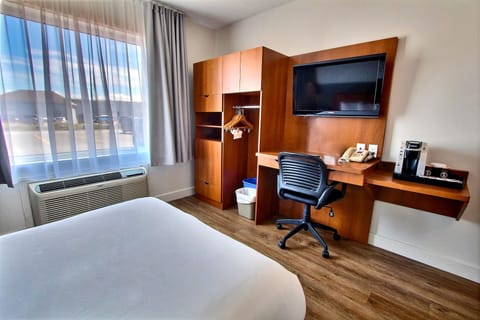 Classic Room, 1 Double Bed, Accessible | Desk, laptop workspace, blackout drapes, soundproofing