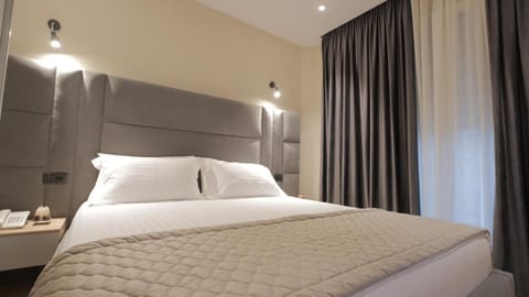 Deluxe Double Room | Minibar, desk, free WiFi, bed sheets