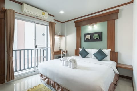 Standard Double Room, 1 King Bed | Minibar, in-room safe, desk, free WiFi