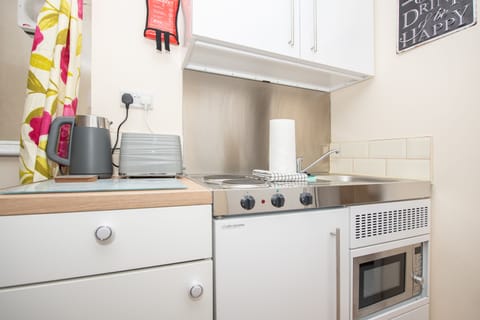 Family Apartment, Ensuite, Garden View (Flat 2 ) | Private kitchen