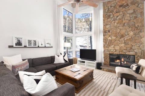 Enjoy incredible views of Aspen mountain from the living room