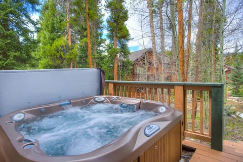 House, Multiple Bedrooms | Outdoor spa tub