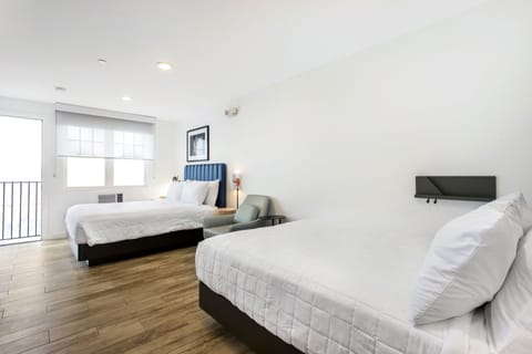 Gallery Quadruple Room, 2 Queen Beds | In-room safe, free WiFi, bed sheets