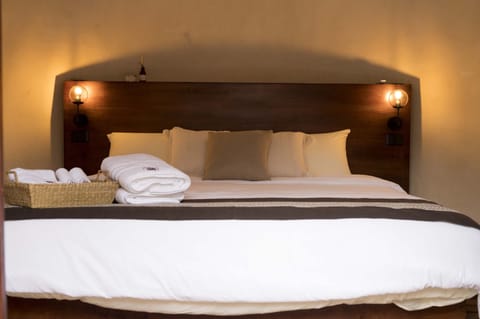 Standard Room | In-room safe, bed sheets