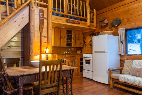 Traditional Cabin, Multiple Beds, Mountain View, Mountainside | Private kitchen | Full-size fridge, oven, stovetop, coffee/tea maker
