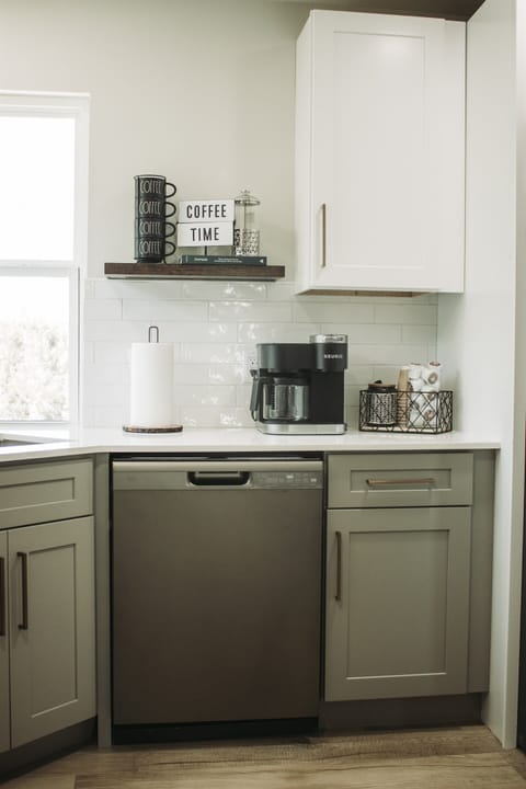 Dual coffee pot and Keurig for all your coffee needs.