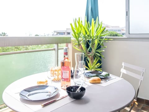 Table, Tableware, Property, Furniture, Sky, Drinkware, Bottle, Dishware, Chair, Window