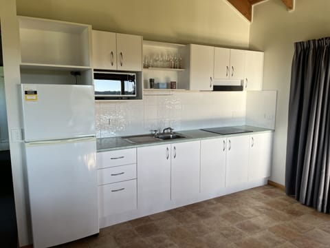 Family Cabin | Private kitchen | Fridge, microwave, stovetop, electric kettle