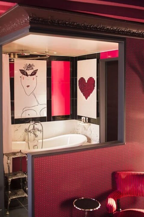 Junior Suite (Cocotte) | Bathroom | Deep soaking tub, eco-friendly toiletries, hair dryer, bathrobes