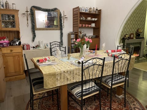 House | Private kitchen | Fridge, microwave, oven, stovetop