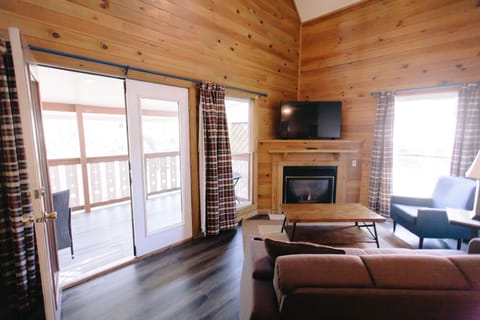 Premier Cabin, 1 Queen Bed, Balcony, River View | Premium bedding, blackout drapes, iron/ironing board, free WiFi