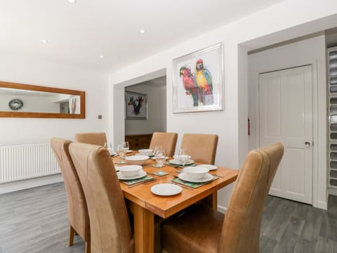 Cottage | Private kitchen | Fridge, dishwasher, electric kettle, toaster