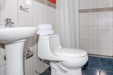 Standard Twin Room | Bathroom | Shower, designer toiletries, towels, soap