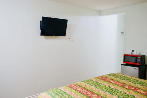 Deluxe Single Room | Free WiFi, bed sheets