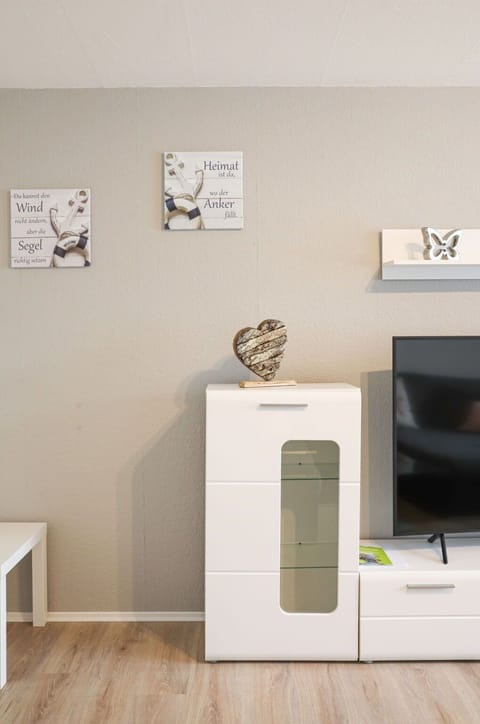 Furniture, Building, Wood, House, Kitchen Appliance, Interior Design, Flooring, Floor, Cabinetry