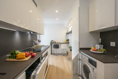 Super fully equipped kitchen with dishwasher