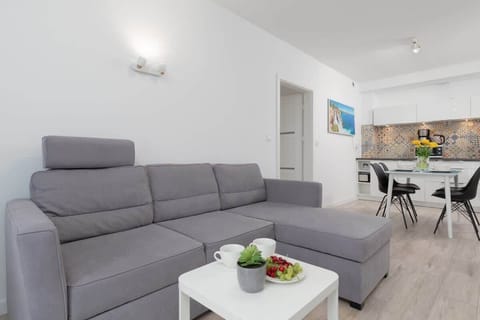 Stylish living room with coffe table. 