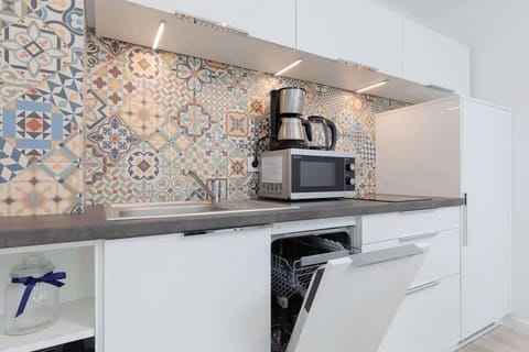 Modern, fully equipped kitchenette. 